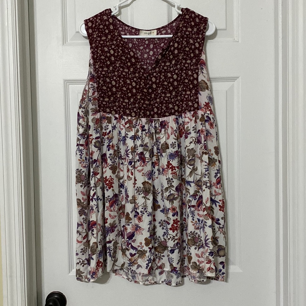Umgee+ sleeveless v neck blouse with buttons. 2XL
